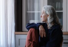 Самотність і пам’ять: нове дослідження виявило несподіваний зв’язок у людей похилого віку