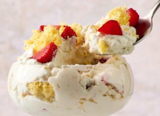 Легкість весняного прийому гостей: полуничний десерт-флафф із 6 інгредієнтів