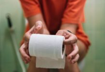 Ця 1 звичка до туалету робить вас більш схильними до геморою — і ви, ймовірно, це робите