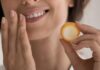 Comment réaliser un gommage pour les lèvres pour des lèvres plus lisses et plus douces